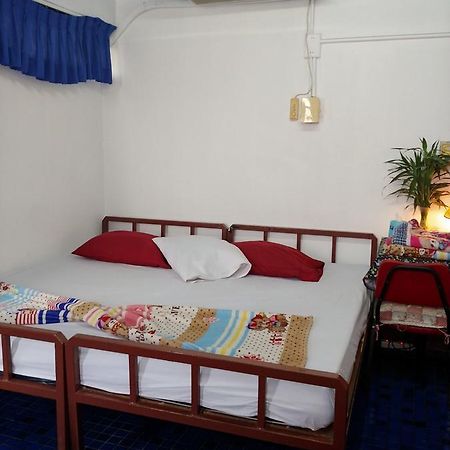 Prasuri Guest House Бангкок Экстерьер фото