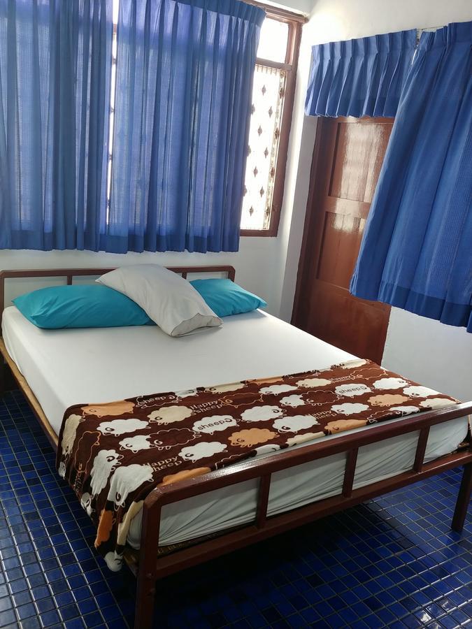 Prasuri Guest House Бангкок Экстерьер фото