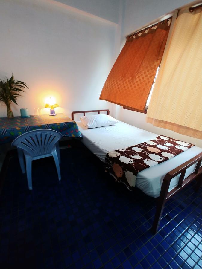 Prasuri Guest House Бангкок Экстерьер фото